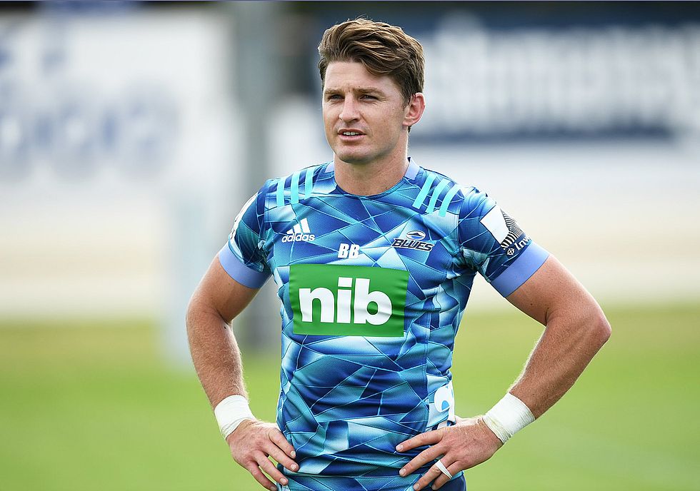 Beauden Barrett podría regresar al Súper Rugby ante los "Canes"