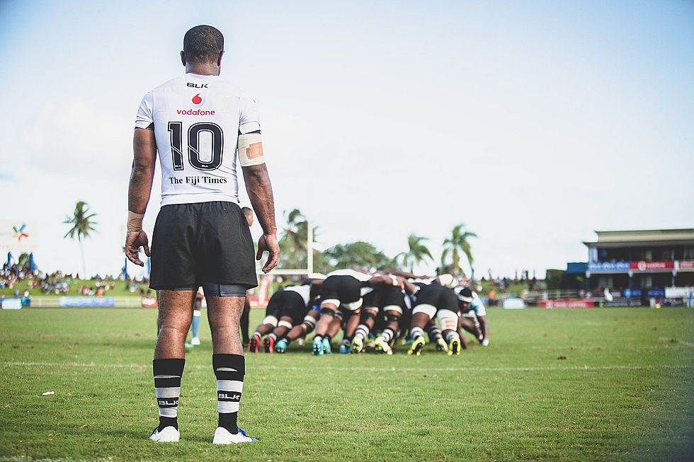 A Fiji le redujeron los salarios en un 40%