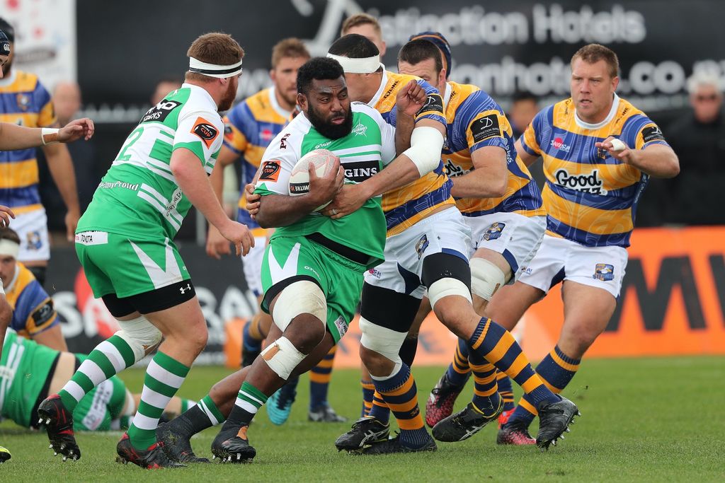 Barbarians se fortalece con fijianos