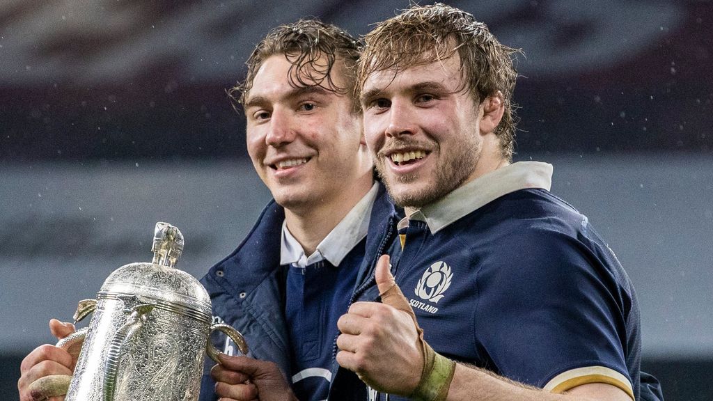 6N: Gales y Escocia patearon el tablero en el inicio