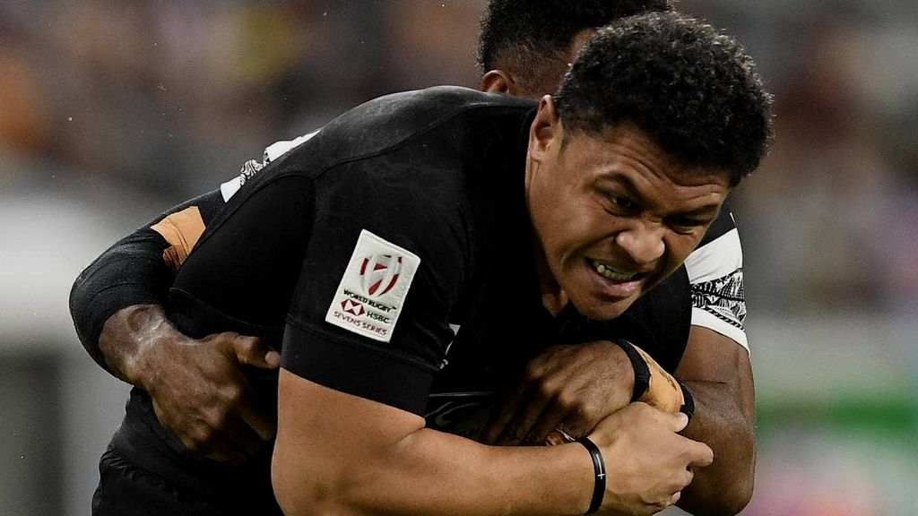 Tacharon a Caleb Clarke de los All Blacks 7s