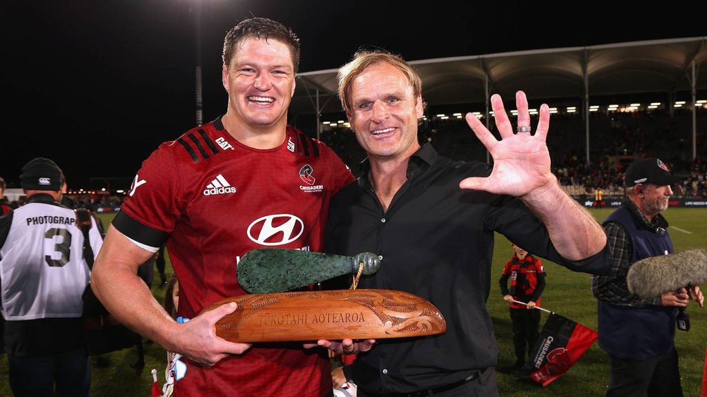 Scott Robertson se queda en Crusaders