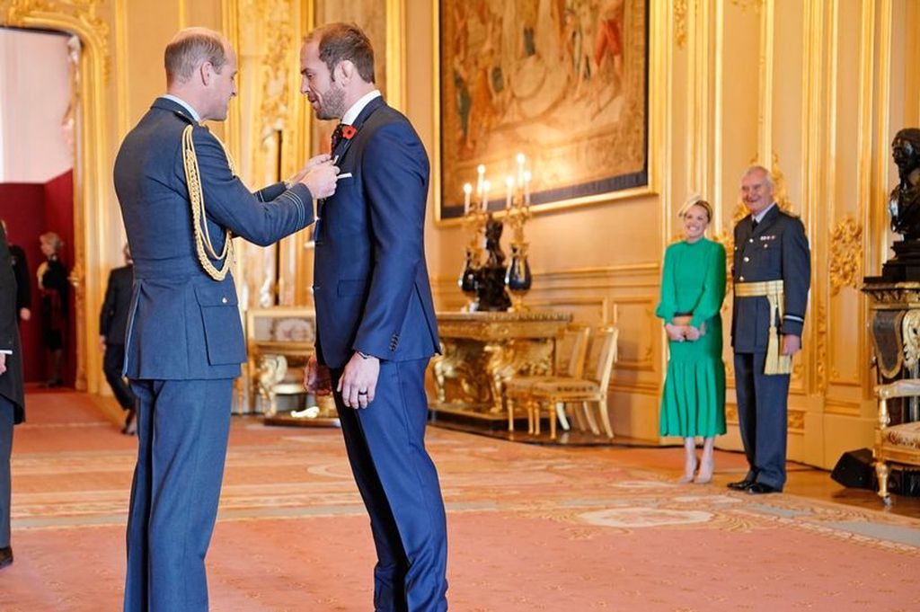 Alun Wyn Jones recibe el honor del Príncipe William