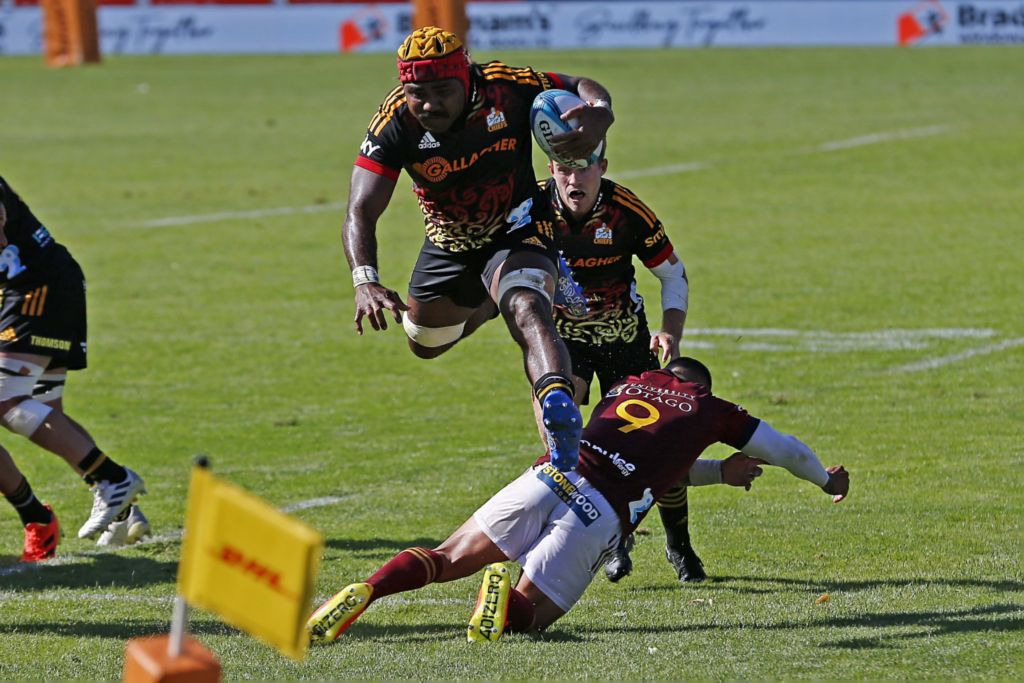 Super Rugby Pacific: ¿saltar obstáculos o un jugador es genial o peligroso?