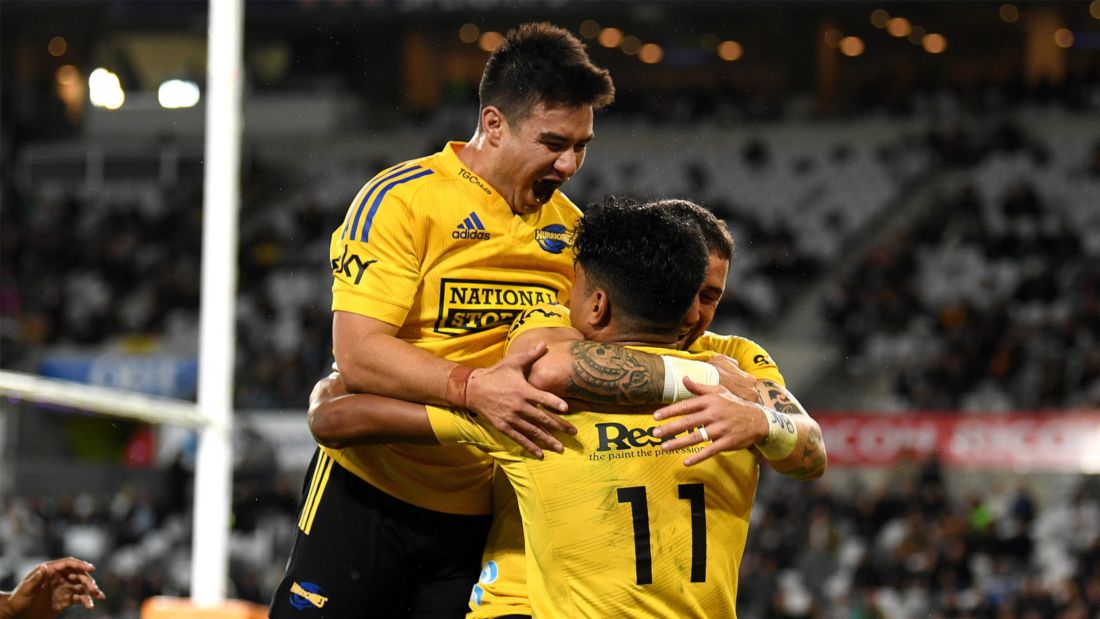 Super Rugby Pacific: Triunfos de Chiefs, Hurricanes y Waratahs