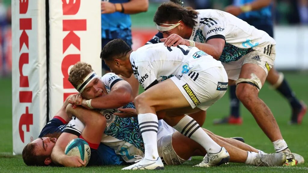 Super Rugby Pacific: Chiefs ganó con lo justo y se metió arriba
