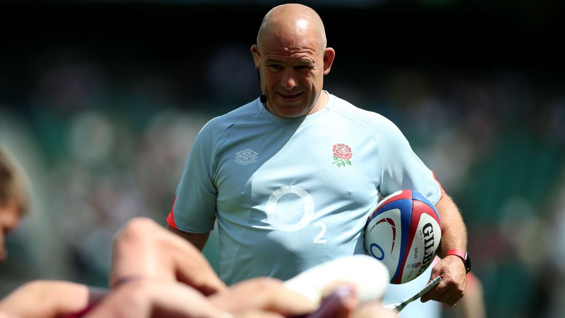 Inglaterra se queda sin entrenador de forwards