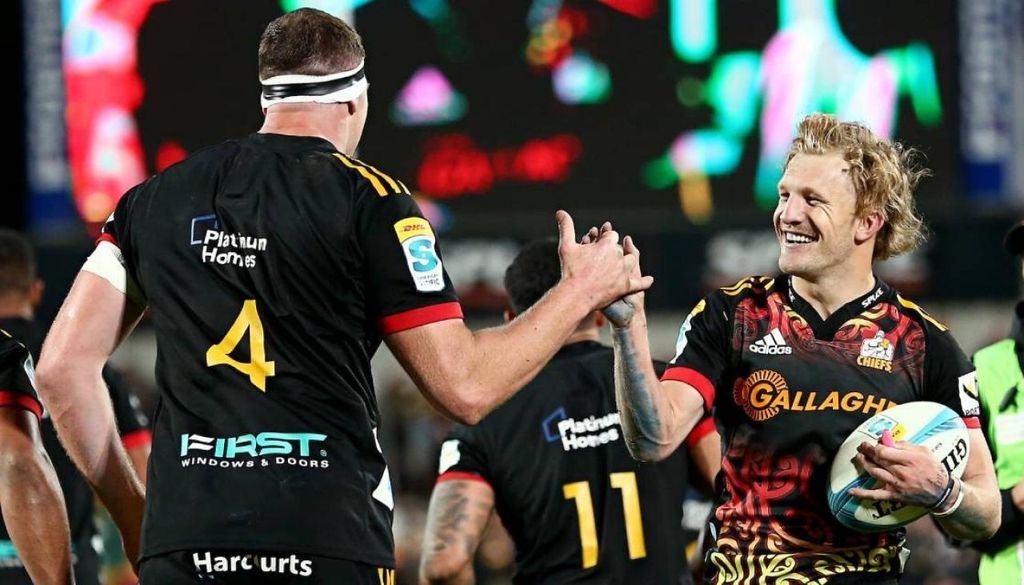 Super Rugby Pacific: Chiefs atendió nuevamente a Crusaders