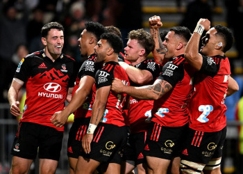 Súper Rugby Pacific: Crusaders le pegó una paliza a Blues y jugará la final