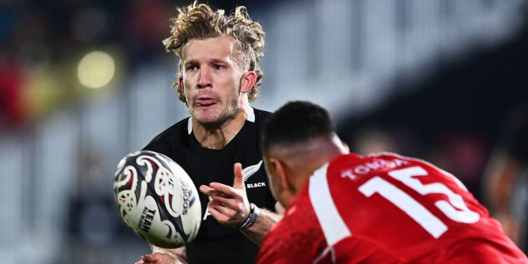 Rugby Championship: Ni Mo’unga ni Beauden Barrett, McKenzie será el 10 de los All Blacks