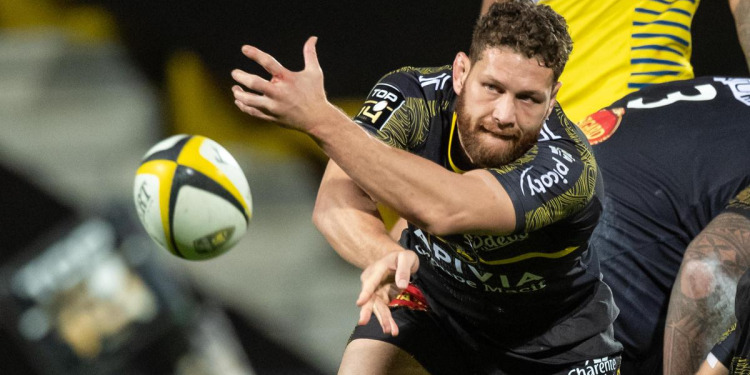 Tawera Kerr-Barlow podría ser convocado a Australia A