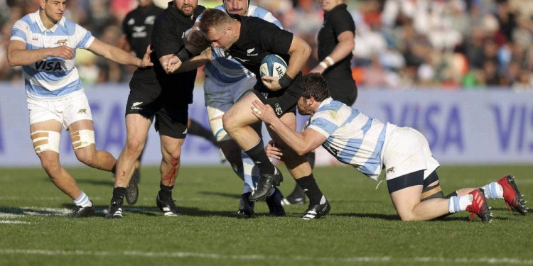El capitán de los All Blacks, Sam Cane, se enfrentará al escrutinio de Sanzaar por el incidente del invasor de campo