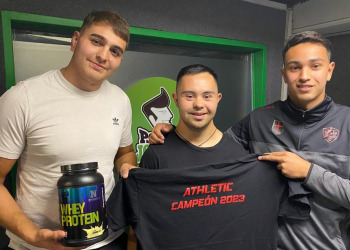 Los jugadores de Córdoba Athletic campeón, pasaron por “Apuntes de Rugby”