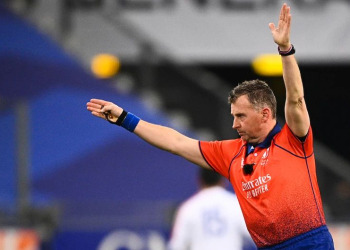 Nigel Owens: La entrada de Owen Farrell fue una tarjeta roja, ¡y el rugby está en un gran problema si no lo es!