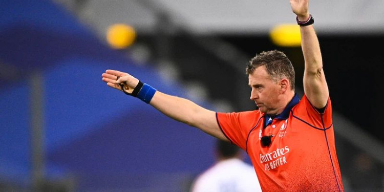 Nigel Owens: La entrada de Owen Farrell fue una tarjeta roja, ¡y el rugby está en un gran problema si no lo es!