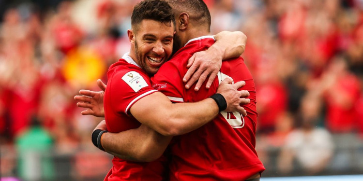 Rhys Webb comienza una nueva carrera como modelo