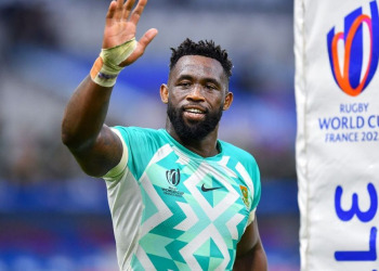 Siya Kolisi salió a bancar a Manie Libbok