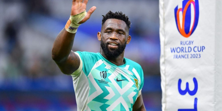 Siya Kolisi salió a bancar a Manie Libbok