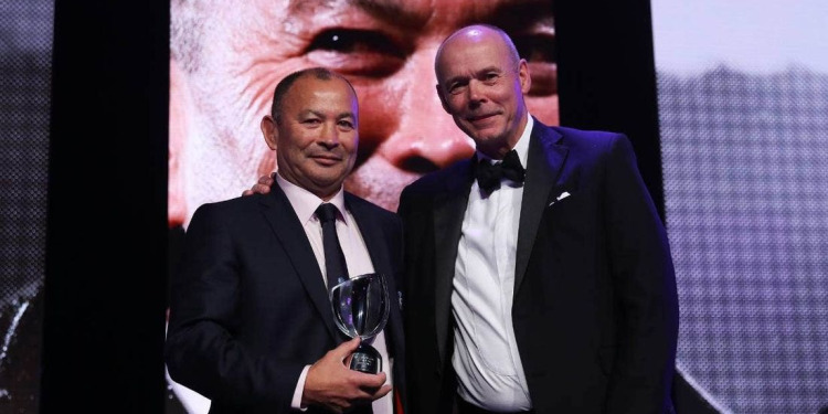 Sir Clive Woodward dice que Eddie Jones “engañó” al rugby australiano