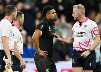 Nigel Owens: “Se necesita equilibrio sobre el controvertido sistema de bunkers”