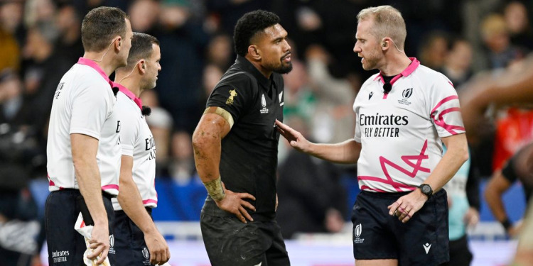 Nigel Owens: “Se necesita equilibrio sobre el controvertido sistema de bunkers”