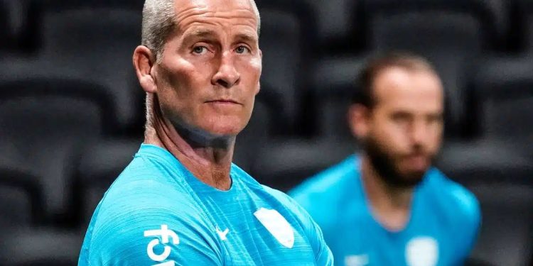 Stuart Lancaster: “Estoy convencido de que Farrell puede encajar con el juego de Racing”