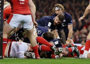 Seis Naciones: Sufriendo, Escocia ganó en el Principality Stadium