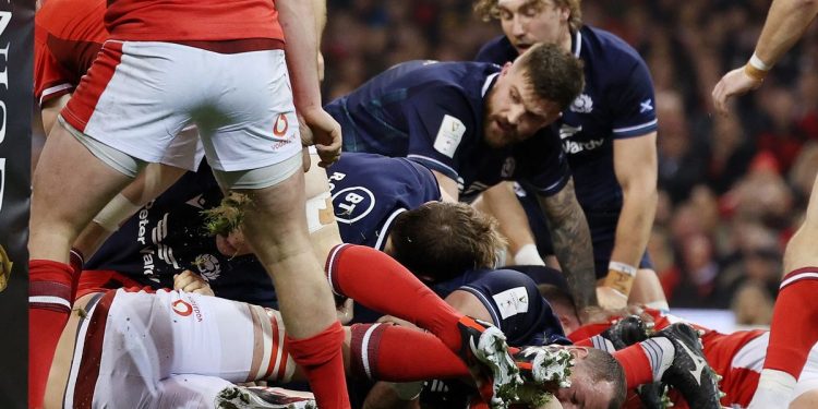 Seis Naciones: Sufriendo, Escocia ganó en el Principality Stadium