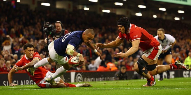 Seis Naciones: Francia ganó con bonus en Cardiff y sigue con vida