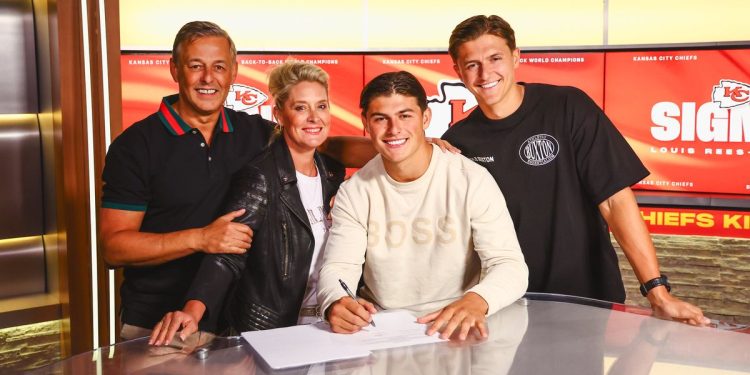 Louis Rees-Zammit se codeará con las estrellas de la NFL después de ser contratado por Kansas City Chiefs