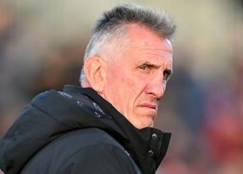 Jeff Wilson: “Rob Penney debe llegar a playoffs para mantener su trabajo en Crusaders”