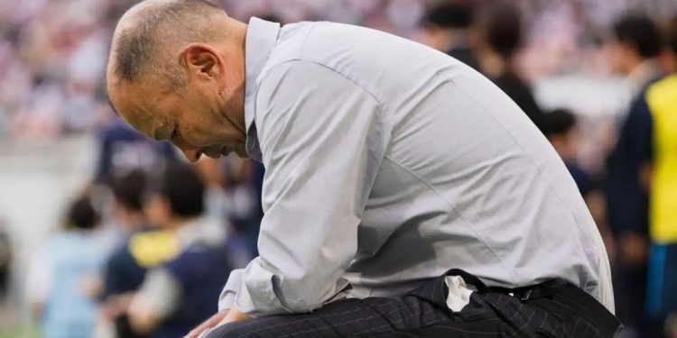 Eddie Jones sufre un revés sorprendente en la ventana de julio