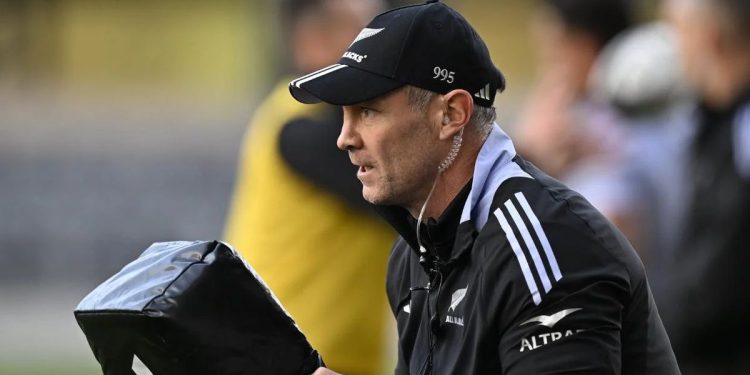 Leon MacDonald, entrenador de ataque de los All Blacks, exige mejoras antes del test  ante Fiji
