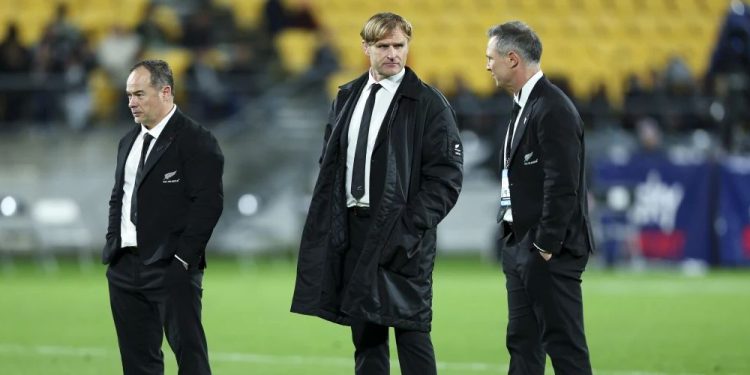 ¡Se terminó el vínculo de Leon MacDonald con los All Blacks!