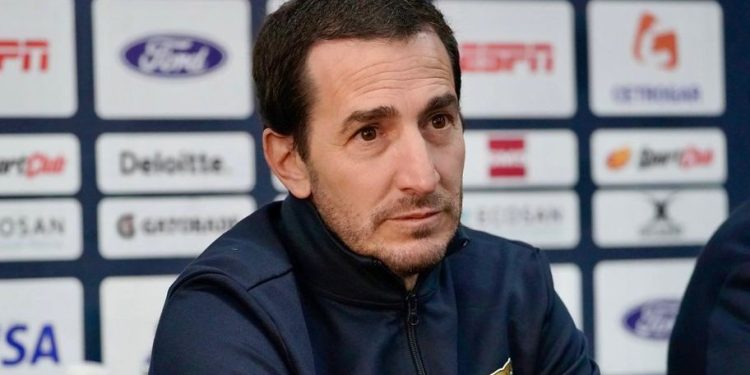 Santiago Gómez Cora: “La verdad es que vi mucha hostilidad en París”