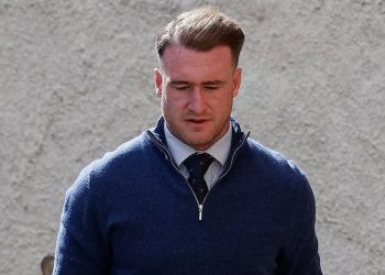 Stuart Hogg no logra encontrar paz