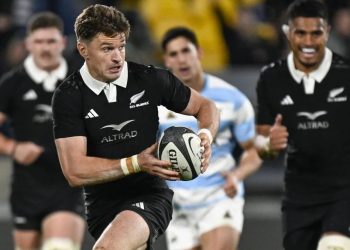 ¿Tiene Scott Robertson la respuesta al enigma de Beauden Barrett en los All Blacks?