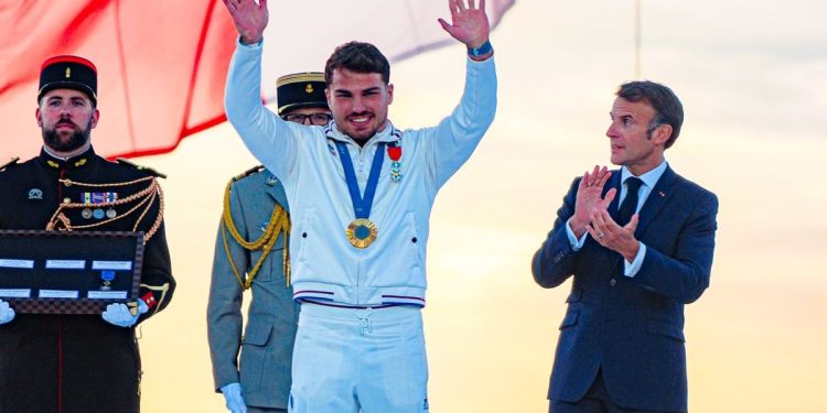 Antoine Dupont galardonado con el mayor honor civil de Francia