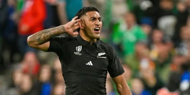 Rieko Ioane le respondió a Johnny Sexton