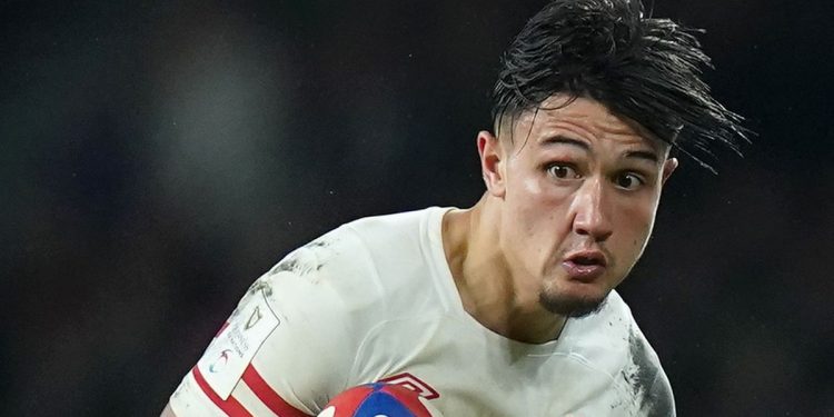 Marcus Smith, el jugador que reza y lee la biblia todos los días