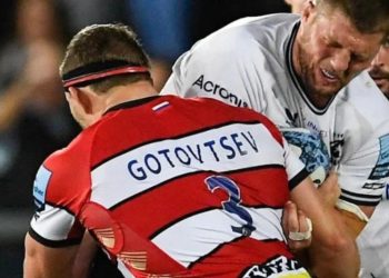 Gloucester retira la bandera rusa de la camiseta de un jugador