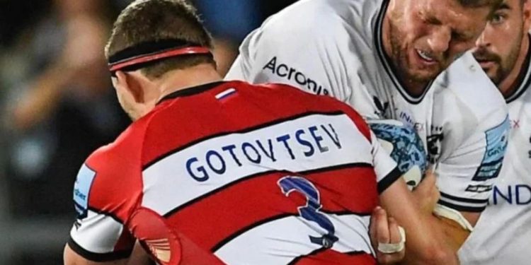 Gloucester retira la bandera rusa de la camiseta de un jugador