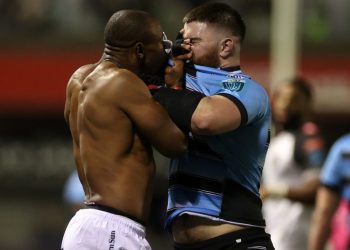 Makazole Mapimpi recibió una dura sanción