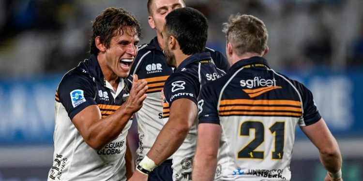 Super Rugby Pacific: Brumbies sorprende a Blues y Chiefs busca estirar su liderazgo