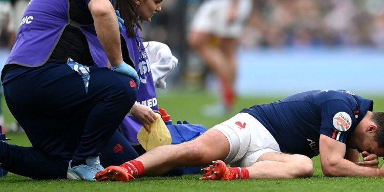 Antoine Dupont: una estrella que trasciende el rugby y recibe apoyo mundial tras su lesión