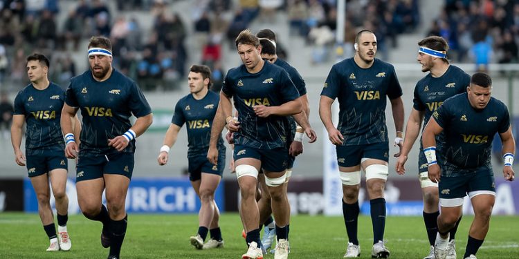 Moro seguirá su carrera en el rugby inglés