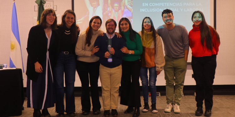 Cuatro jugadores de Pumpas XV, egresaron de la Diplomatura en competencias para la inclusión social y laboral de Siglo 21