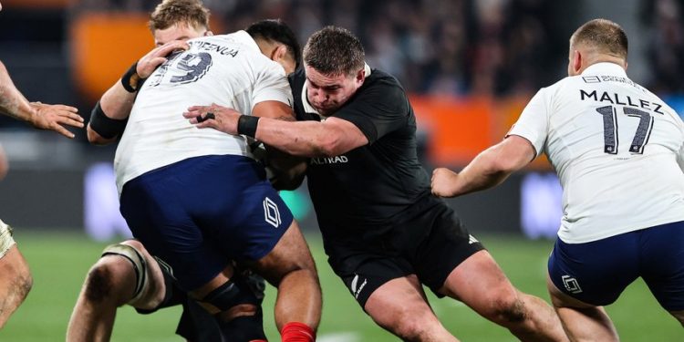 Francia va por el golpe ante los All Blacks con un equipo renovado