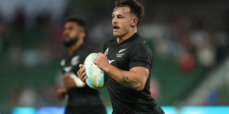 El perro de Leroy Carter casi deja al nuevo All Black sin Rugby Championship