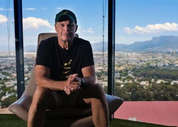 Rassie Erasmus a corazón abierto: de su fobia a las frutas al “caos” con World Rugby